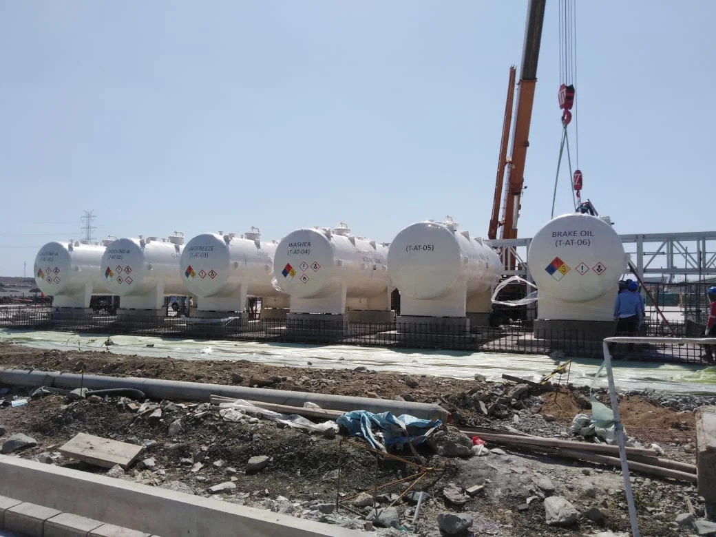 Storage tanks and lifting operation from the original Cutech website